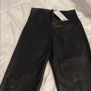 Faux leather leggings (spanx dupe)